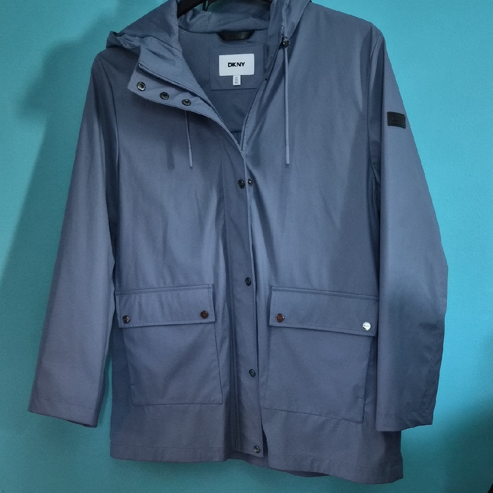 NWOT DKNY Blue Hooded Jacket/wind Braker, Water Resistant. PTP 20, LENTH 27"